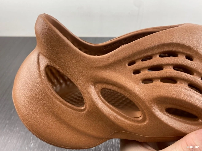 Yeezy HP5335 Clay Adidas Foam Red RNR 1030